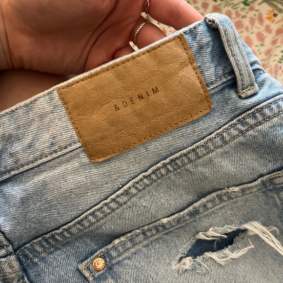 Distressed Light Wash Boyfriend Jeans - Picture 3 of 5